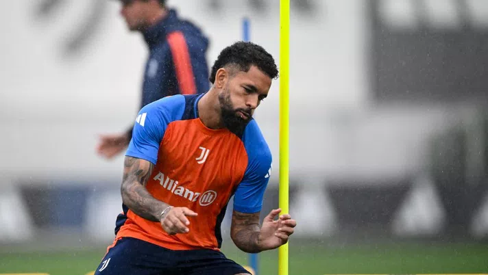 Juve, stop per Douglas Luiz: c’è lesione muscolare, i tempi di recupero - immagine 1