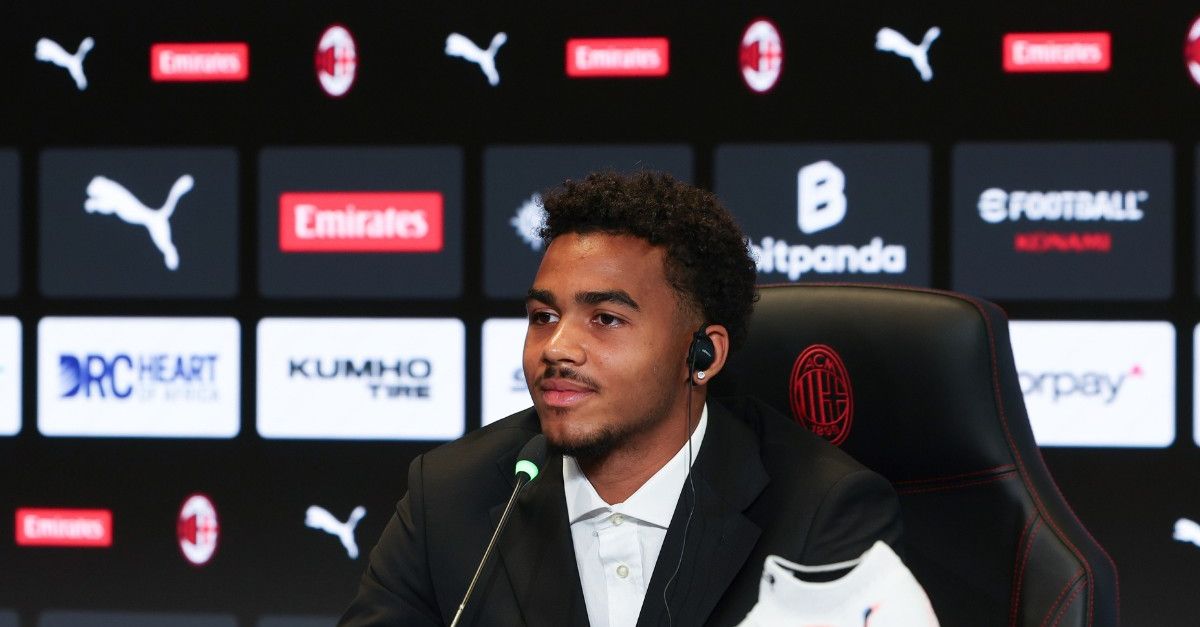 Milan, Odogu: “Difesa a 3 o a 4? Non cambia. Su Allegri …” Milan, Odogu: “Difesa a 3 o a 4? Non cambia. Su Allegri …”