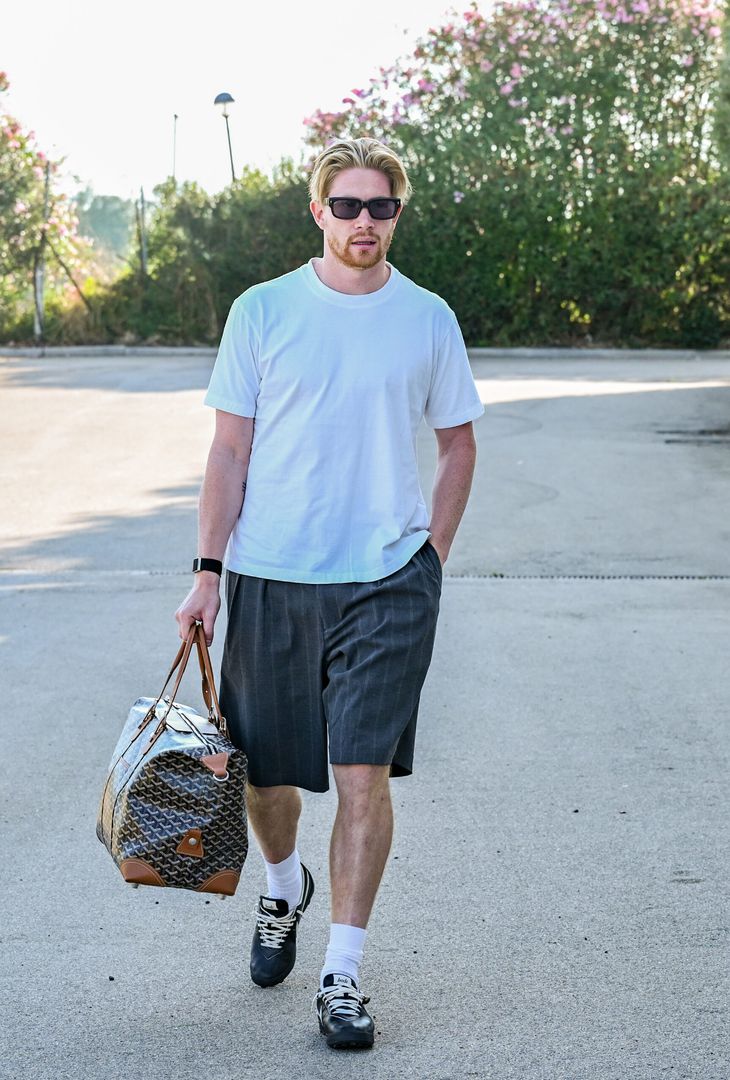 Dopo aver trascorso ieri la prima giornata napoletana, quest'oggi De Bruyne si è presentato a Castel Volturno per iniziare la nuova avventura col Napoli.