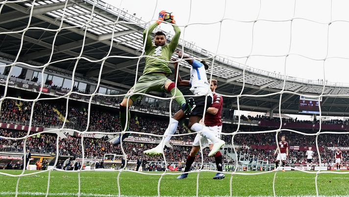TURIN, ITALY - APRIL 08: Salvatore Sirigu of Torino FC #1 in action during the serie A match between Torino FC and FC Internazionale at Stadio Olimpico di Torino on April 8, 2018 in Turin, Italy. (Photo by Claudio Villa - Inter/Inter via Getty Images) I numeri di Torino-Inter: Sirigu decisivo e Ljajic corre ancora più di tutti - immagine 1