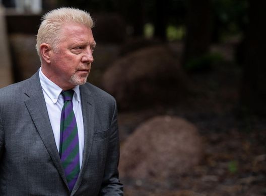 Teorie complottistiche su Hitler, Becker si scusa: “Messaggio male interpretato”- immagine 2