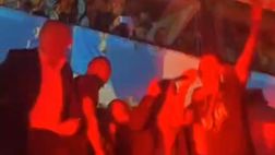 Il Napoli canta lo Scudetto: “Tu si ‘a fine d’o munno” risuona sul palco