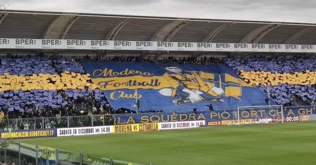 E i gialli saltano: il Modena dedica la vittoria nel derby ai suoi tifosi -  DerbyDerbyDerby