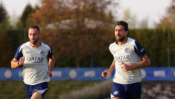 Getty Images Romano: “Inter, nessuna possibilità per il rinnovo di Acerbi. Le ultime sul futuro di De Vrij” - immagine 1