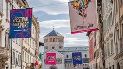 Festival dello Sport di Trento, il centro città colorato di rosa
