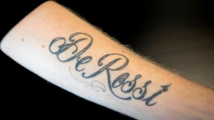 Tifoso svedese si tatua il nome di De Rossi. E Daniele lo ringrazia con un video Tifoso svedese si tatua il nome di De Rossi. E Daniele lo ringrazia con un video - immagine 1