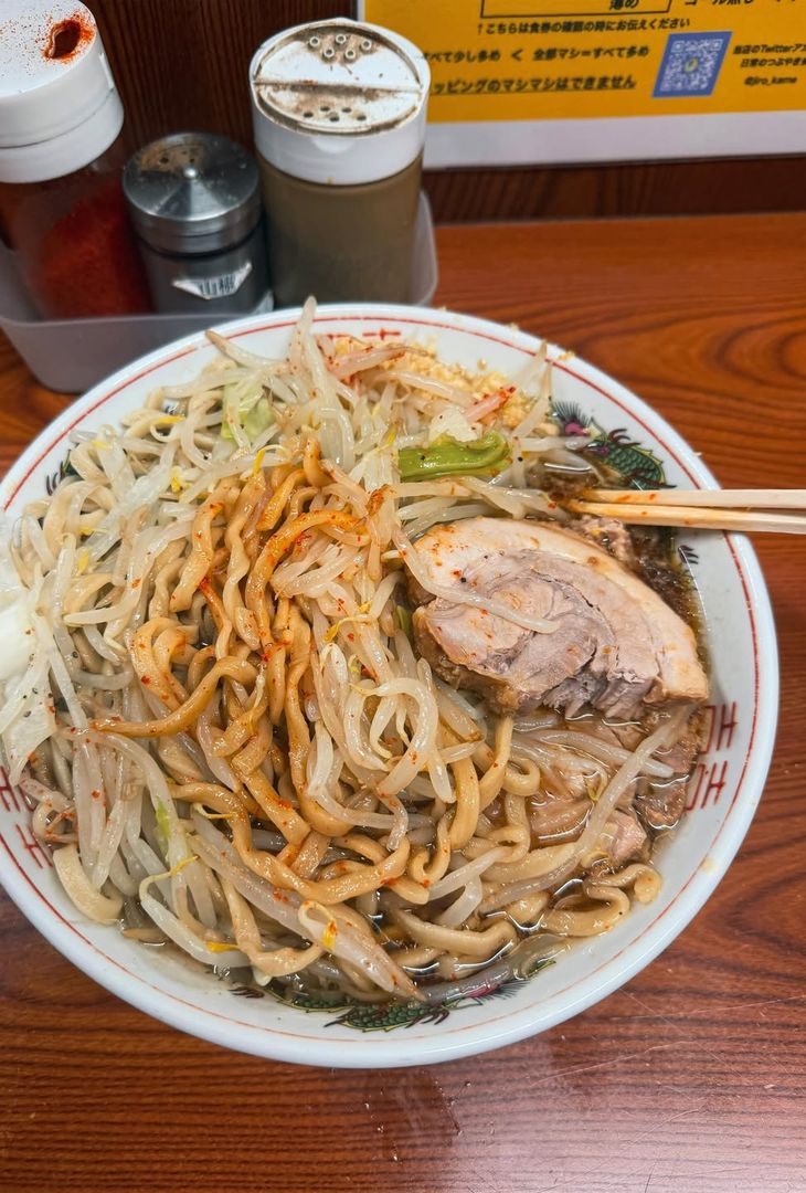 Beukema alla scoperta del Giappone tra cibo, tramonti e Pikachu – LE FOTO - immagine 5