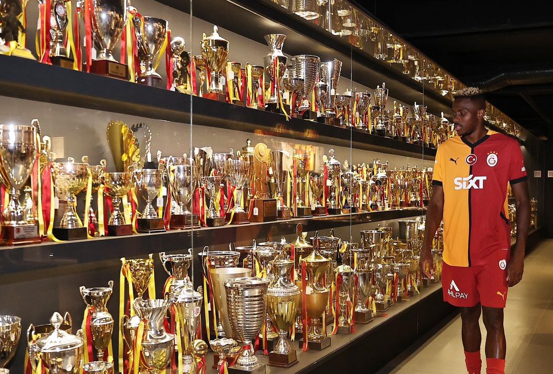 GALLERY Osimhen per la prima volta in campo con la maglia del Galatasaray: le foto - immagine 7