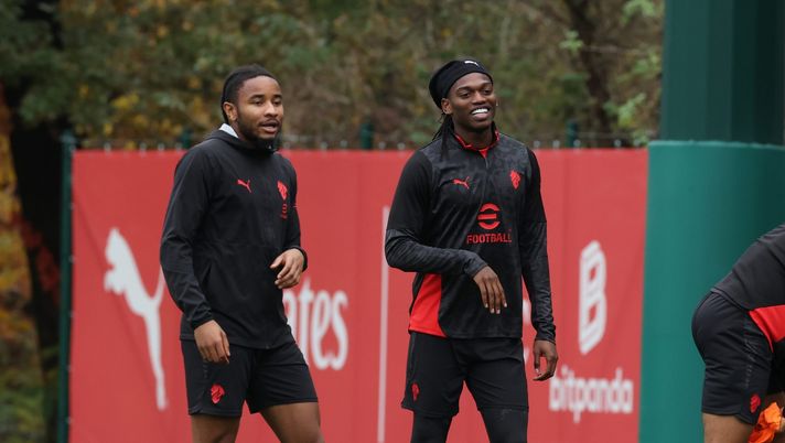 Verso Milan-Roma, Leao regolarmente in gruppo. In dubbio Tomori e Gimenez: le ultime - immagine 1