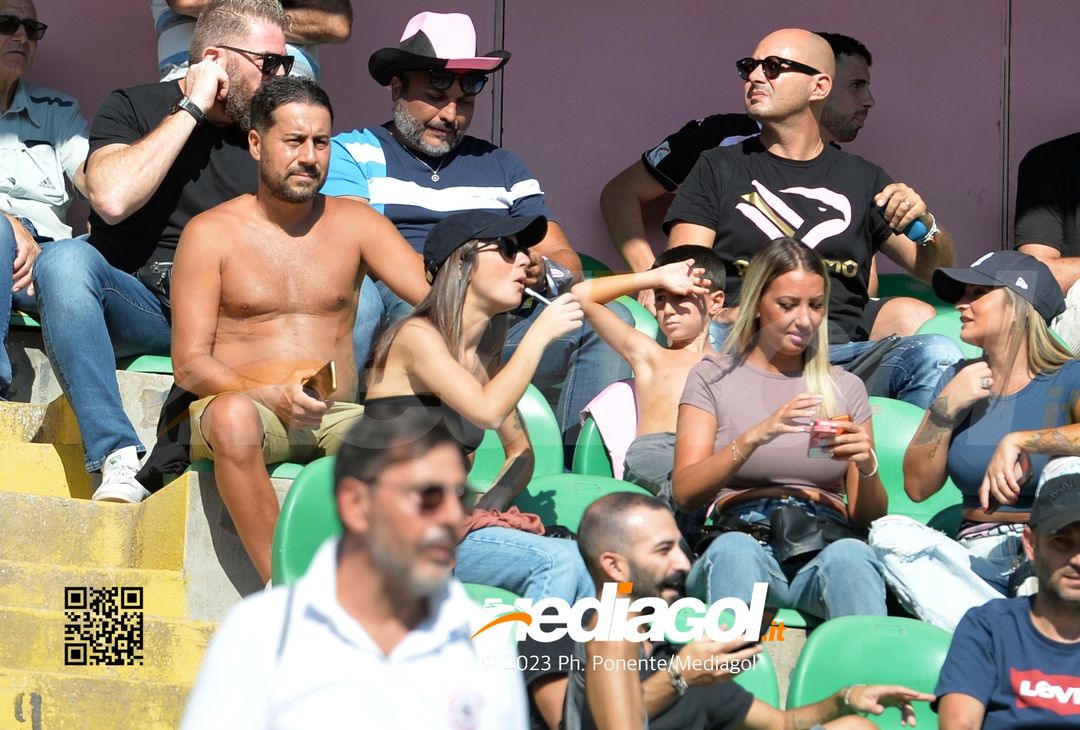 FOTOTIFO Palermo-Sudtirol 2-1, gli scatti ai tifosi al “Renzo Barbera” (GALLERY) - immagine 31