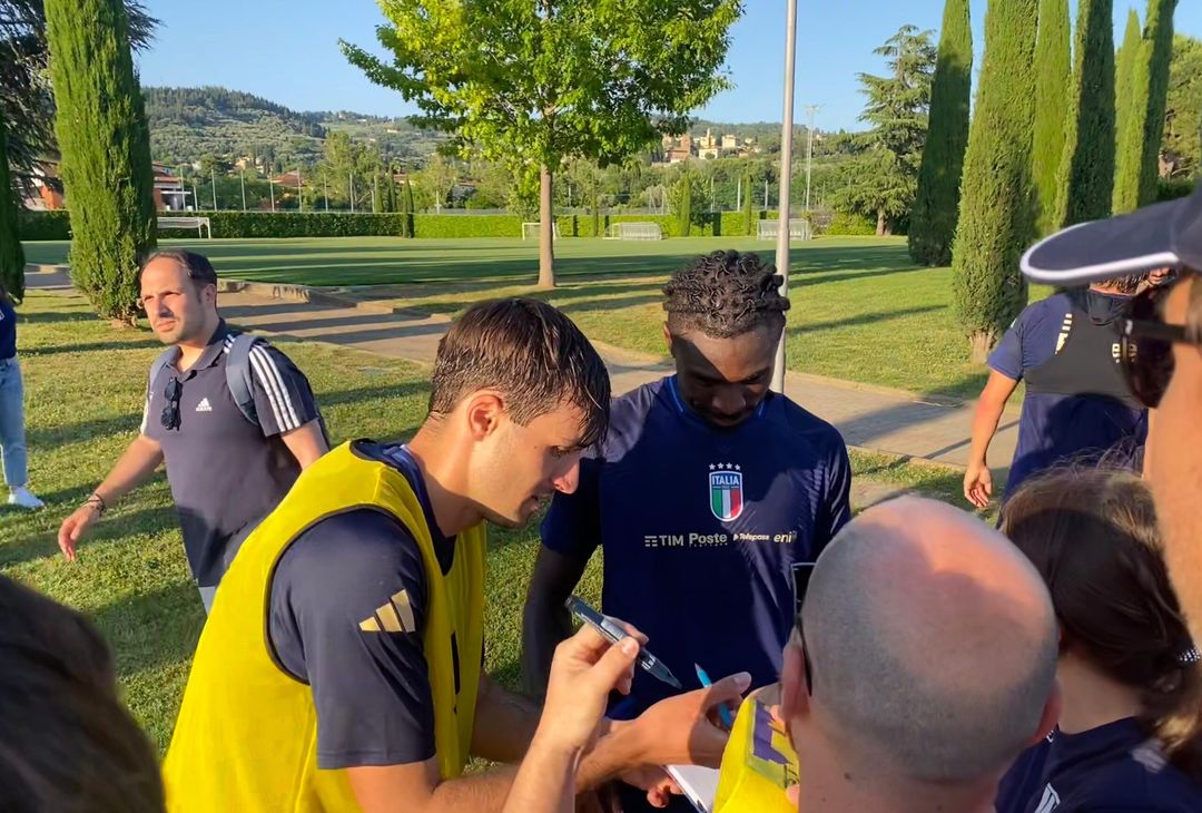 GALLERY VN – Kean e Ranieri in azzurro: tra autografi e colloqui con Spalletti - immagine 17