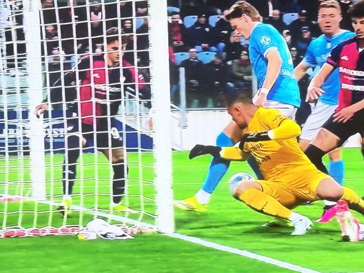 LIVE Cagliari-Napoli 0-1: partenza turbo degli azzurri! Politano su punizione impegna Caprile - immagine 2