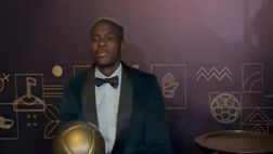 VIDEO Osimhen attende l’inizio della cerimonia del Pallone d’Oro africano