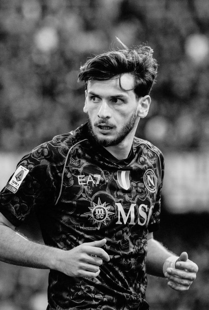 “Per sempre il nostro 77!”: il Napoli celebra sui social i 25 anni di Kvara – GALLERY - immagine 8