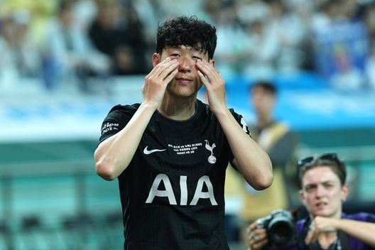 Le lacrime di Son per l'ultimo match con il Tottenham. (Photo by Han Myung-Gu/Getty Images) MLS, la doppietta di Heung-min Son non basta: il Los Angeles FC esce dai playoff ai rigori- immagine 2