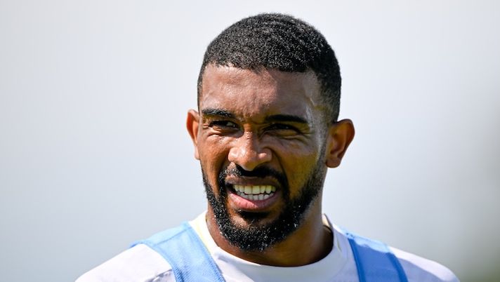 HERZOGENAURACH, GERMANY - AUGUST 7: Gleison Bremer of Juventus during a training session on August 7, 2025 in Herzogenaurach, Germany. (Photo by Daniele Badolato - Juventus FC/Juventus FC via Getty Images) Quando torna Bremer? Alla ripresa Spalletti ancora non lo avrà, spunta la data del rientro - immagine 1
