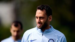 Inter-Calhanoglu, scenari cambiati. Al tavolo almeno due potrebbero bluffare. Oaktree…