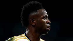 Vinicius e lo scherzo ai fan al museo delle cere