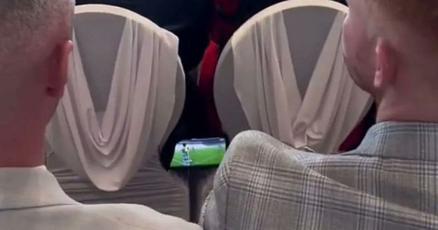 Old Firm, invitati a un matrimonio beccati a guardare il derby sul cellulare- immagine 3