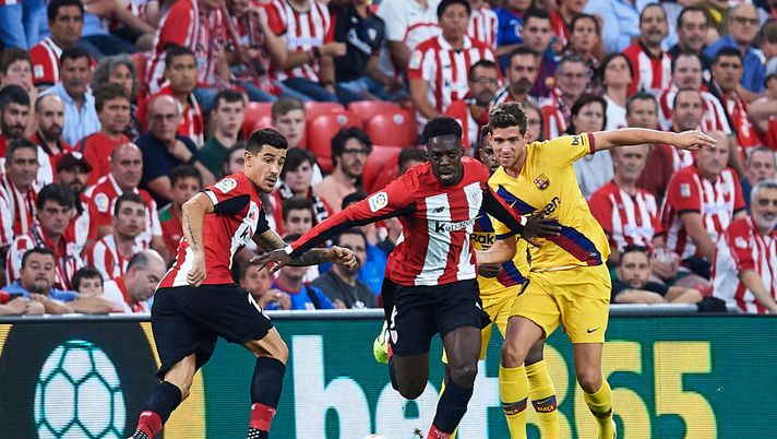 BILBAO, SPAIN - AUGUST 16: Inaki Williams of Athletic Club (C) competes for the ball with Sergi Roberto of FC Barcelona (R) during the Liga match between Athletic Club and FC Barcelona at San Mames Stadium on August 16, 2019 in Bilbao, Spain. (Photo by Juan Manuel Serrano Arce/Getty Images) Sergi Roberto a parametro zero, Roma e Como ci provano - immagine 1