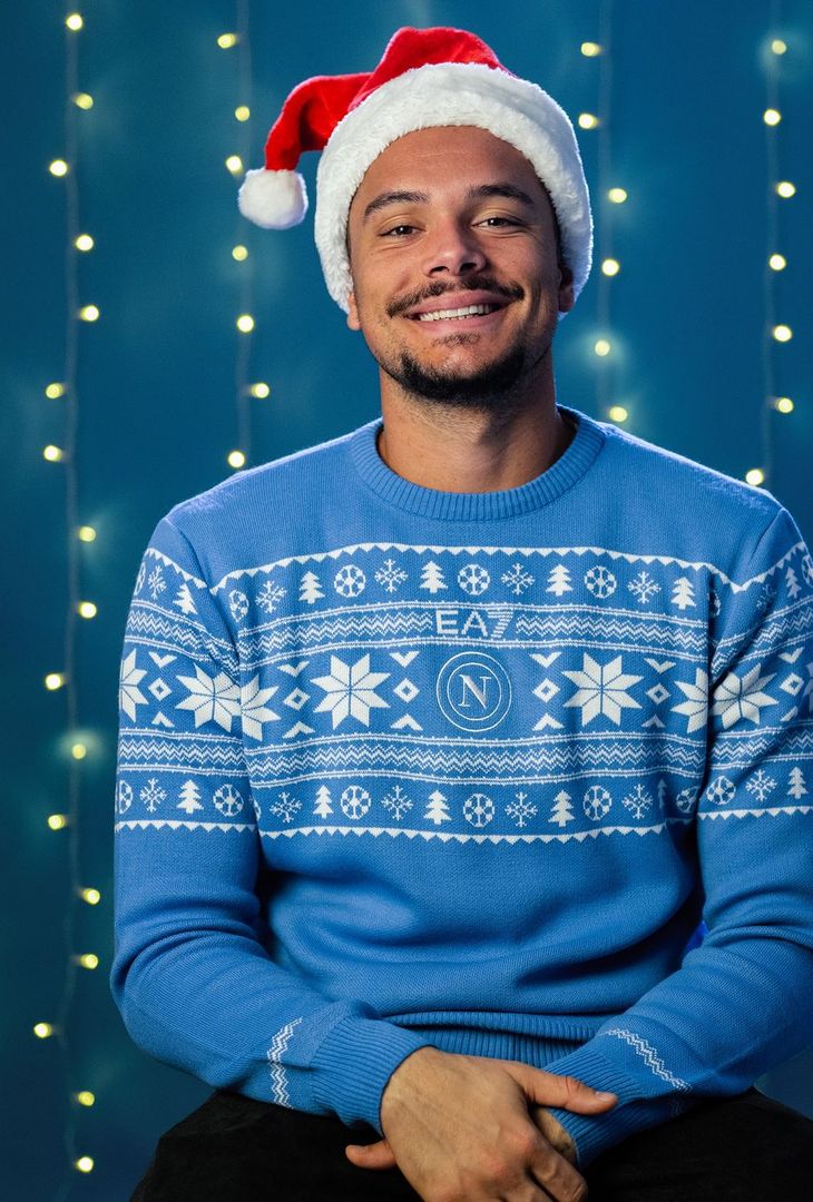 GALLERY Il Napoli è già in clima di festa: da oggi in vendita il maglione di Natale - immagine 6