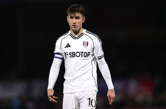 HIGH WYCOMBE, INGHILTERRA - 28 OTTOBRE: Tom Cairney del Fulham reagisce durante la partita del quarto turno della Carabao Cup tra Wycombe Wanderers e Fulham all'Adams Park il 28 ottobre 2025 a High Wycombe, Inghilterra. (Foto di Ryan Pierse/Getty Images) Fulham, storie di bandiere. Tom Cairney, il capitano silenzioso dei Cottagers- immagine 2