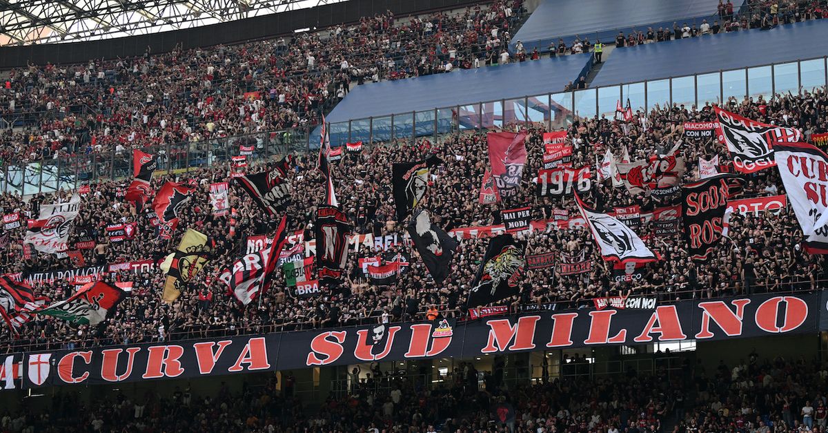 Milan, il capo della Curva Sud contro Scaroni: “Tutto ha un limite!” | FOTO