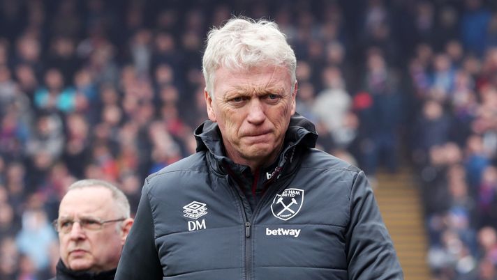 LONDON, ENGLAND - APRIL 21: David Moyes, Manager of West Ham United, looks on during the Premier League match between Crystal Palace and West Ham United at Selhurst Park on April 21, 2024 in London, England. (Photo by Henry Browne/Getty Images) Everton Moyes