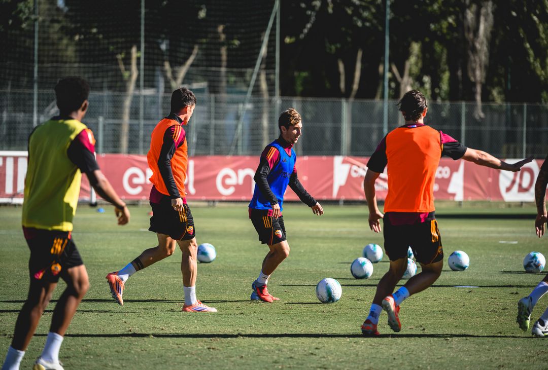 Trigoria, la seduta di allenamento sotto gli occhi di Friedkin – FOTO GALLERY - immagine 24