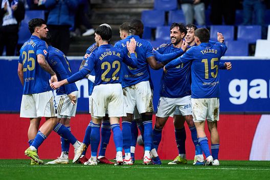 OVIEDO, SPAGNA - 14 MARZO: David Costas del Real Oviedo festeggia dopo aver segnato un goal durante la partita LaLiga EA Sports tra Real Oviedo e Valencia CF al Carlos Tartiere il 14 marzo 2026 a Oviedo, Spagna. (Foto di Juan Manuel Serrano Arce/Getty Images) Il Real Oviedo celebra il suo centenario: “Lotta. Anima. Resilienza. Lealtà”- immagine 2