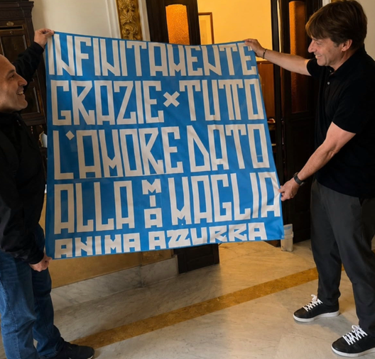 I tifosi del Napoli omaggiano Antonio Conte con uno striscione – LA FOTO- immagine 2