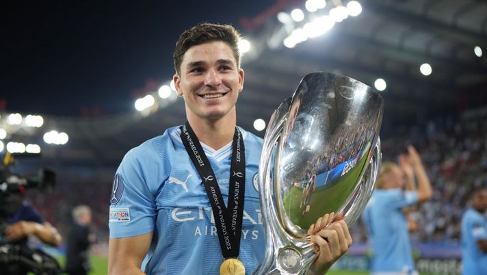 Julian Alvarez, 14 titoli in bacheca: lo stesso numero di Messi a 23 anni… - immagine 1