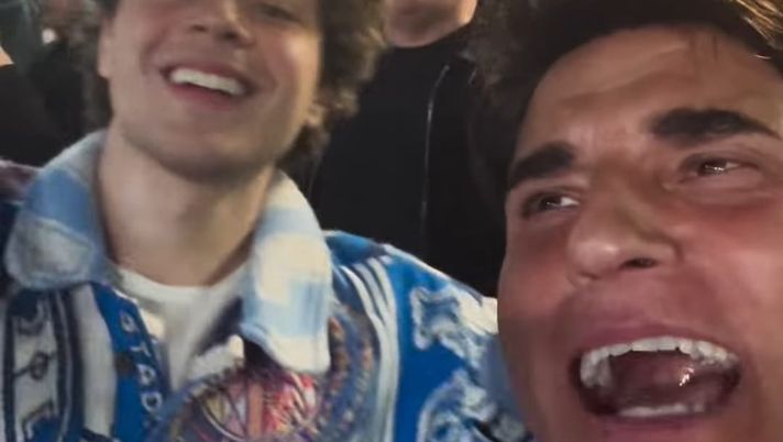 VIDEO Sal Da Vinci festeggia il primo posto del Napoli: tutta la gioia del cantante - immagine 1