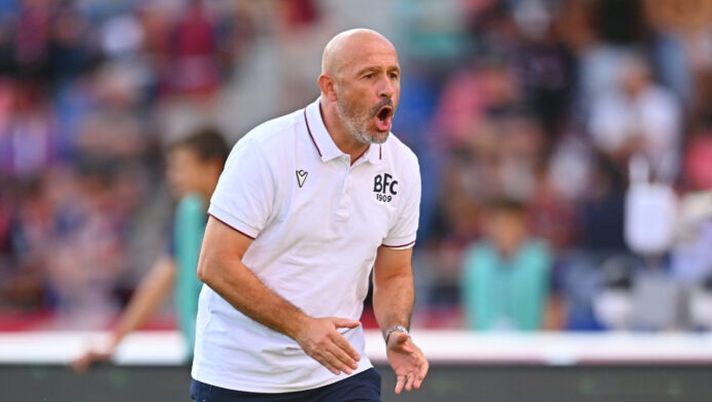 BOLOGNA, ITALY - AUGUST 30: Vincenzo Italiano, Head Coach of Bologna, reacts prior to the Serie A match between Bologna FC 1909 and Como 1907 at Renato Dall'Ara Stadium on August 30, 2025 in Bologna, Italy. (Photo by Alessandro Sabattini/Getty Images) Italiano: “Perché ho abbracciato Lucumì, oggi testa giusta! Heggem attento, è un soldato” - immagine 1