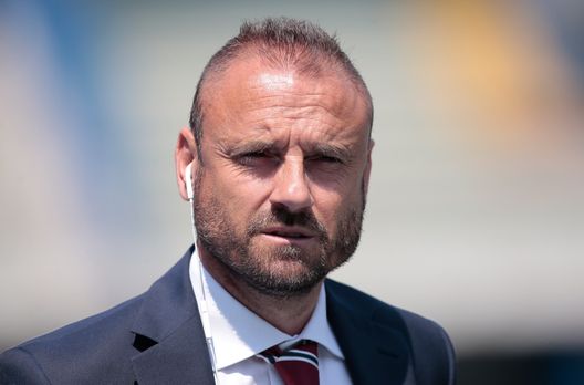 VERONA, ITALY - APRIL 23: Sportif Director of FC Torino Gianluca Petrachi looks on before the Serie A match between AC ChievoVerona and FC Torino at Stadio Marc'Antonio Bentegodi on April 23, 2017 in Verona, Italy. (Photo by Emilio Andreoli/Getty Images) Torino, Baroni confermato (per ora) da Cairo. Conosce Petrachi da tempo- immagine 3