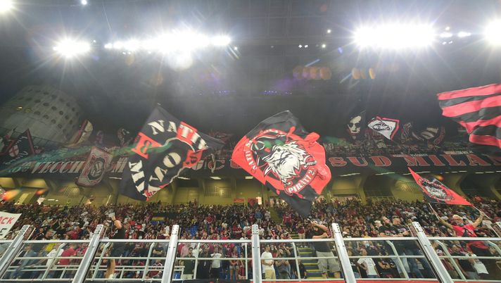 MILAN, ITALY - AUGUST 29: General view of the Curva Sud during the Serie A match between AC Milan and Cagliari Calcio at Stadio Giuseppe Meazza on August 29, 2021 in Milan, Italy. (Photo by Pier Marco Tacca/AC Milan via Getty Images) Milan, caos Curva Sud: “A San Siro non esiste la condizione per fare il tifo” - immagine 1