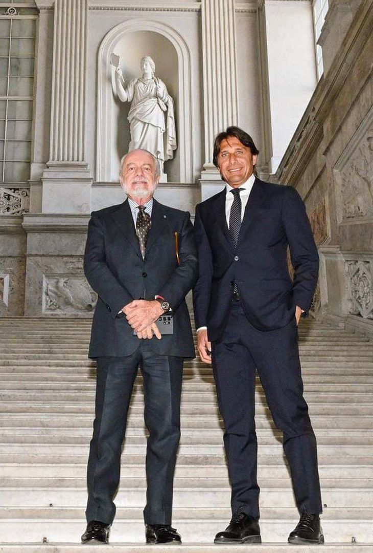 GALLERY Comincia l’Era Conte a Napoli: il club azzurro celebra il tecnico sui social - immagine 5