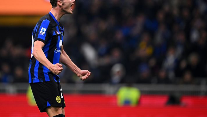 MILAN, ITALY - FEBRUARY 04: Benjamin Pavard of FC Internazionale celebrates their team's first goal during the Serie A TIM match between FC Internazionale and Juventus - Serie A TIM at Stadio Giuseppe Meazza on February 04, 2024 in Milan, Italy. (Photo by Mattia Ozbot - Inter/Inter via Getty Images) pavard