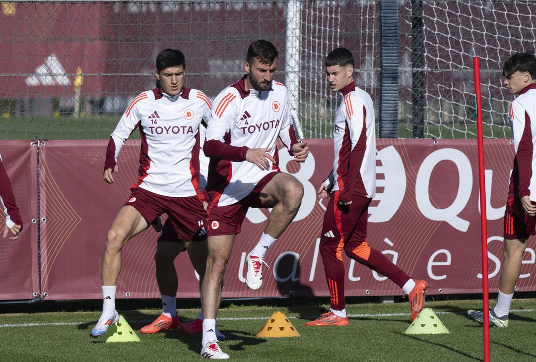 Trigoria, lavoro sul campo in vista dell’Atalanta. C’è Shomurodov – FOTO GALLERY - immagine 12