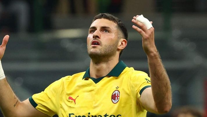 Santiago Giménez (attaccante AC Milan), qui durante Milan-Fiorentina 2-1 (Serie A 2025-2026) | News (Getty Images) Milan, Giménez accentua: un 'rigorino' contro la Fiorentina. Ma non un errore vero e proprio