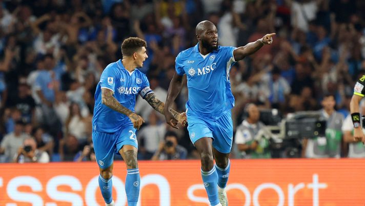 NAPOLI, ITALY - AUGUST 31: Romelu Lukaku of SSC Napoli celebrates after scoring his side first goal during the Serie A match between Napoli and Parma at Stadio Diego Armando Maradona on August 31, 2024 in Napoli, Italy. (Photo by Francesco Pecoraro/Getty Images) Lukaku, ora vuole portare in alto il Napoli: poi ha già deciso il suo addio al calcio - immagine 1