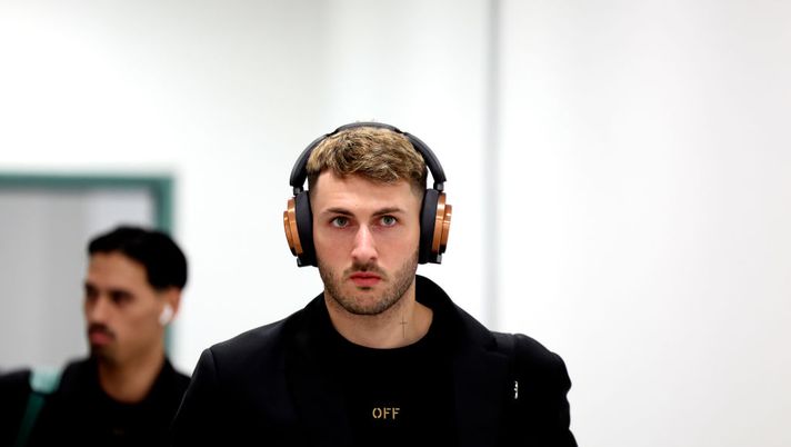 MILAN, ITALY - FEBRUARY 18: Santiago Gimenez of AC Milan arrives at the stadium prior the UEFA Champions League 2024/25 League Knockout Play-off second leg match between AC Milan and Feyenoord at on February 18, 2025 in Milan, Italy. (Photo by Claudio Villa/AC Milan via Getty Images) Gol