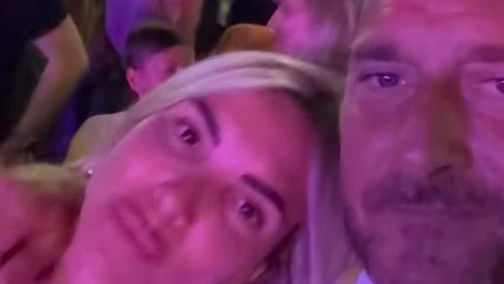 Totti e Noemi tra le note di Rewind al concerto di Vasco Rossi a Roma – Foto Totti e Noemi tra le note di Rewind al concerto di Vasco Rossi a Roma – Foto - immagine 1