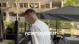 VIDEO FCIN1908 / Inter, Palacios pranza con l’entourage in attesa del transfer