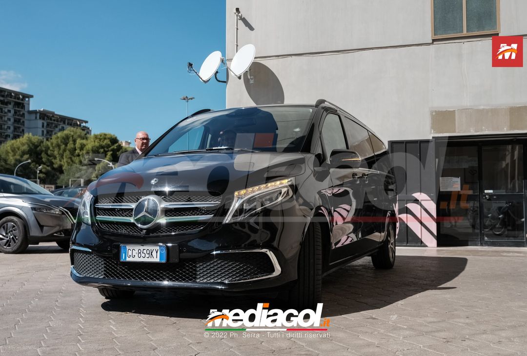 FOTO Ternana-Palermo, i rosanero in partenza dallo stadio “Renzo Barbera” (Gallery) - immagine 25