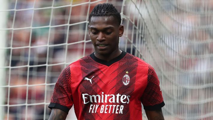 Gazzetta: “Leao un paradosso, clausola da top ma può restare. Nessuna offerta folle” - immagine 1