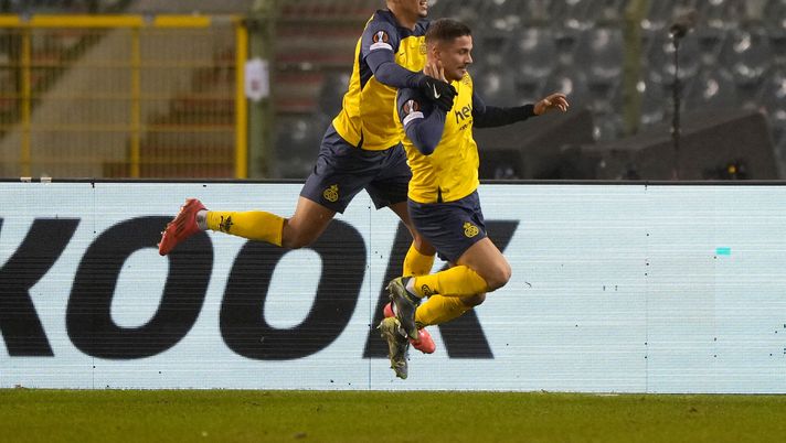 BRUSSELS, BELGIUM - DECEMBER 12: (L-R) Franjo Ivanović #9 and Anan Khalaili #25 of Royal Union Saint-Gilloise celebrate after Ivanovic scores a goal in the first half of the UEFA Europa League 2024/25 League Phase MD6 match between R. Union Saint-Gilloise and OGC Nice at King Baudouin Stadium on December 12, 2024 in Brussels, Belgium. (Photo by Alex Bierens de Haan/Getty Images) Carlino – Sartori sulla punta Ivanovic dell’Union Saint Gilloise - immagine 1