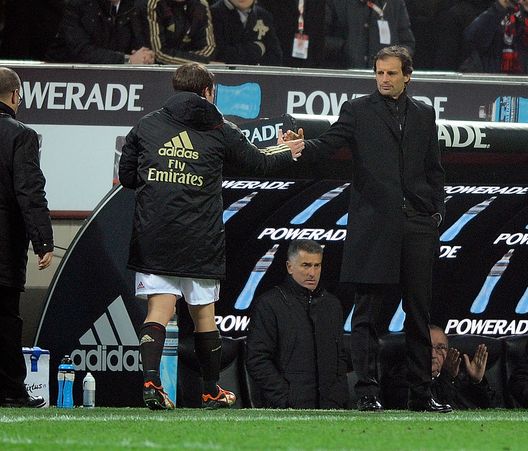 MILAN, ITALY - JANUARY 20: AC Milan head coach Massimiliano Allegri and Antonio Cassano shake hands during the Tim Cup match between Milan and Bari at Giuseppe Meazza Stadium on January 20, 2011 in Milan, Italy. (Photo by Claudio Villa/Getty Images) Allegri Milan