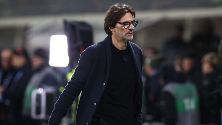 BERGAMO, ITALY - NOVEMBER 30: ACF Fiorentina coach Paolo Vanoli leaves the field disappointed at the end of the Serie A match between Atalanta BC and ACF Fiorentina at Gewiss Stadium on November 30, 2025 in Bergamo, Italy. (Photo by Marco Luzzani/Getty Images) Repubblica svela: “I due moduli che Vanoli sta provando per il Sassuolo” - immagine 1