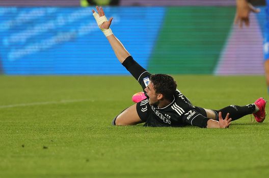 EMPOLI, ITALY - MAY 22: Dusan Vlahovic of Juventus reacts during the Serie A match between Empoli FC and Juventus at Stadio Carlo Castellani on May 22, 2023 in Empoli, Italy. (Photo by Gabriele Maltinti/Getty Images) Juventus, arriva Giuntoli e scarica Vlahovic. Ma il serbo non si dispera- immagine 2
